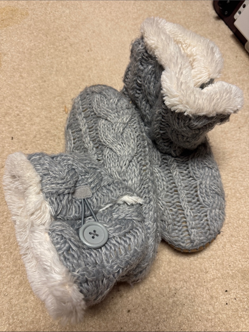 American Eagle Cable Knit Faux Fur Slipper Boots – Gray